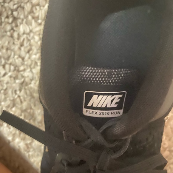 Nike Tennis shoes Nike run 2016 - Picture 3 of 4